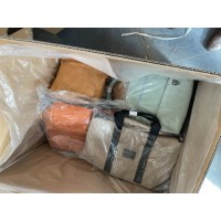 外貿(mào)出口日本時(shí)尚PU包、挎包、背包庫(kù)存