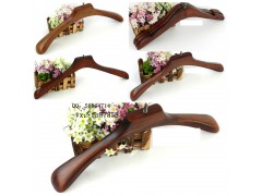 跳樓價(jià)處理一批暢銷(xiāo)款全新純實(shí)木衣架褲架庫(kù)存